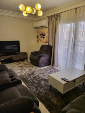 Flat at prime location with wifi and garden view